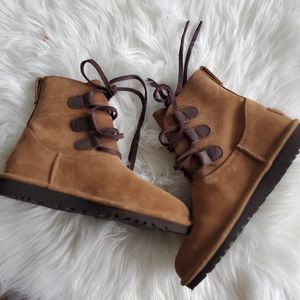 LNWOT UGG Elvi Ankle Bootie Lace Up Suede in Chestnut Size 5 Womans